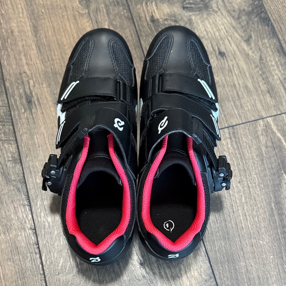 USED Pelaton Black and Red Cycling Shoes 
Size 41